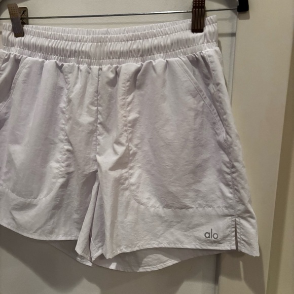 ALO Yoga Alumni White Shorts 3" Inseam Pockets Drawstring Women's Size Small - Picture 2 of 12
